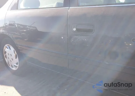 2001 Toyota Camry Ce z USA, uszkodzony, nr VIN 4T1BG22K51U057895